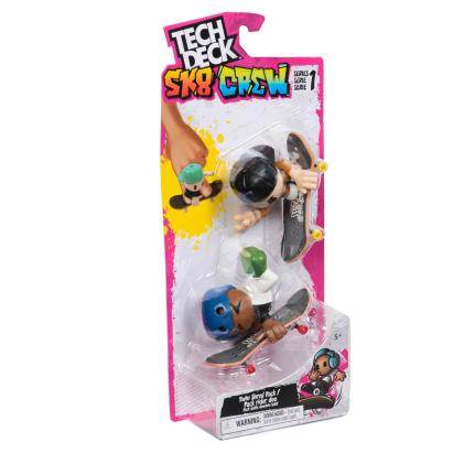 TECH DECH SK8 CREW PACHET 2 SETURI PLACA SI FIGURINA 9.6CM SAPCA NEAGRA SI CASCA ALBASTRA SuperHeroes ToysZone