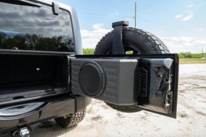 Subwoofer 12" dedicat usa spate JEEP WRANGLER JK/JKU AND JL/JLU CarStore Technology