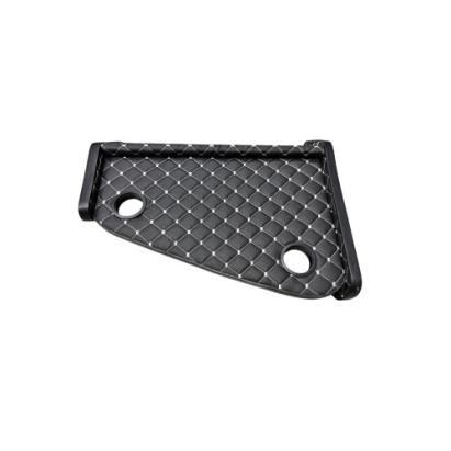 Masa de bord cu 2 suporti pentru pahare ,piele ecologica culoare Negru cusatura Gri compatibila Iveco 2001-2006 Automotive TrustedCars