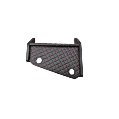 Masa de bord cu 2 suporti pentru pahare ,piele ecologica culoare Negru cusatura Rosie  compatibila Iveco 2001-2006 Automotive TrustedCars