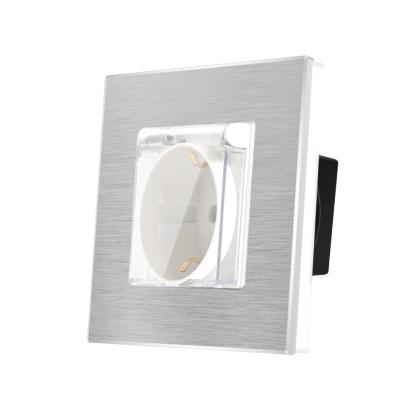 Priza Simpla cu Capac de Protectie LUXION cu rama din aluminiu SmartElectro IntelligentHouse