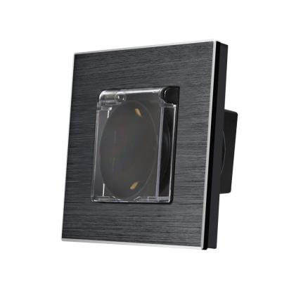 Priza Simpla cu Capac de Protectie LUXION cu rama din aluminiu SmartElectro IntelligentHouse