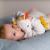 Girafa de plus cu lampa de veghe PlayLearn Toys