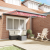 Marchiză retractabilă automată cu dungi roșii și albe 350x250 cm GartenMobel Dekor