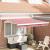 Umbra de soare retractabilă manuală cu dungi roșii și albe 350x250 cm GartenMobel Dekor