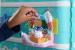 GABBYS DOLLHOUSE FILMUL SET BALCONUL DIN DULCIURI SI FIGURINA PISICA CAKEY CU ACCESORII SuperHeroes ToysZone