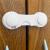 Set 4 sigurante blocator sertare si usi, plastic rezistent, fixe, 9.5 cm, alb Household NewTrend