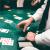 Set de Poker Complex cu 500 de jetoane, covoras verde, 2 seturi de carti, 5 zaruri, in servieta aluminiu Household NewTrend