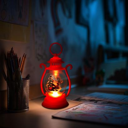 Decorațiune de Crăciun – felinar cu LED – model Moș Crăciun – roșu – 16,5 x 7 cm Best CarHome