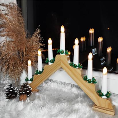 Sfesnic decorativ LED cu 7 lumanari si coronite verzi, alimentare baterii, 40x31 cm, maro si alb Household NewTrend