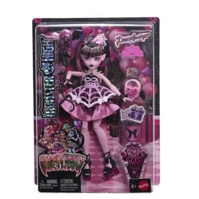 MONSTER HIGH ZIUA DE NASTERE DULCE SI INFRICOSATOARE PAPUSA DRACULAURA CU ACCESORII SuperHeroes ToysZone