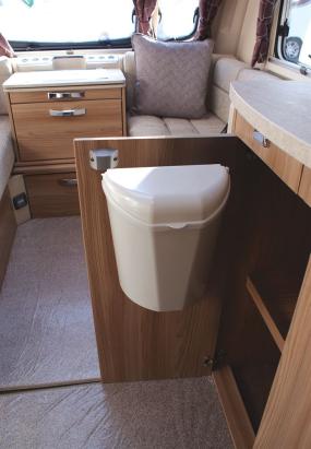 Cos de gunoi pentru rulote CARABIN : H29.5xW26.5xD16cm, 6 litri AutoDrive ProParts