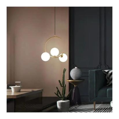 Lustră LOFT Atrium cu 3 becuri E27, alb-auriu, metal și globuri, înălțime reglabilă