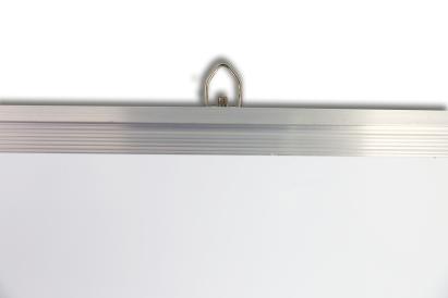 Tablă magnetică albă 45x60 cm cu ramă din aluminiu și tăviță culisantă