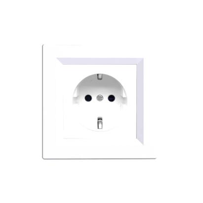 Priză Schuko cu împământare Leziter Nova 16A 250V, alb, cu ramă integrată