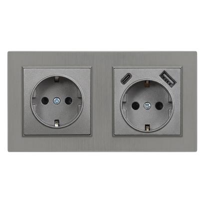 Priză Leziter Nova 16A cu împământare, USB-A/USB-C, cadru gri