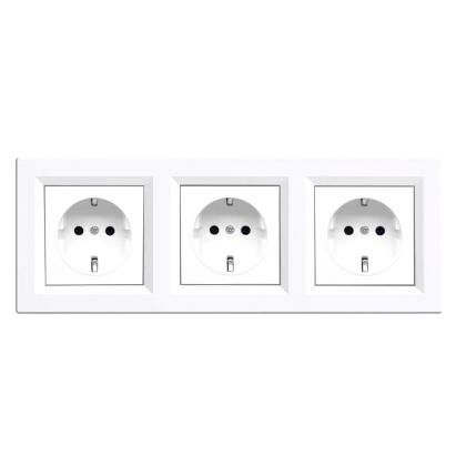 Priză triplă încastrată Leziter Nova III cu împământare 16A, alb