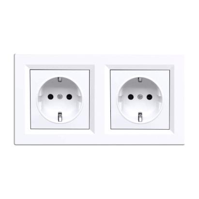 Priză dublă cu împământare Leziter Nova, 16A 250V, montaj încastrat, alb