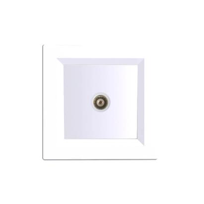 Priză TV RF Leziter Nova cu cadru alb, montaj îngropat, IP20