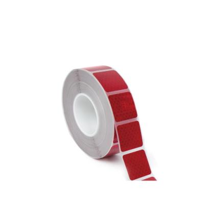 Bandă reflectorizantă roșie întreruptă premium, omologată UE, rolă 45,7 m (RI01R)