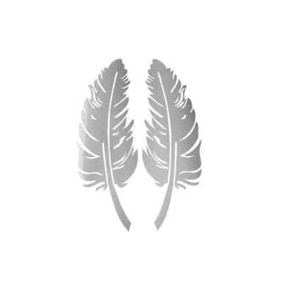 Abțibild auto pană alb reflectorizant 12×8 cm, pentru exterior și interior (DZ-072)