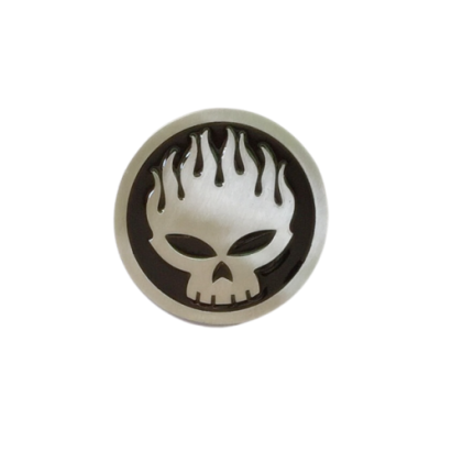 Ornament auto „Cap în Flăcări” 6,5 cm, autoadeziv, crom-negru/roșu (CP5)