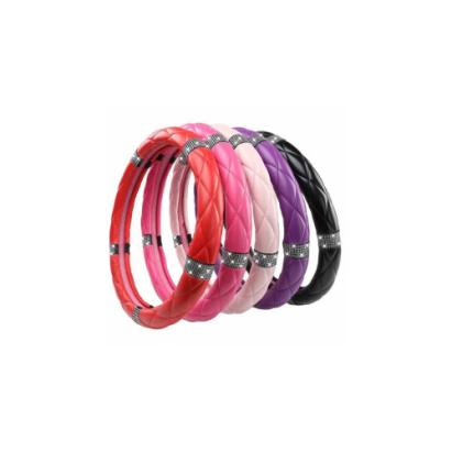 Husă volan din imitație de piele, mărimea M (37–38 cm), culori diverse