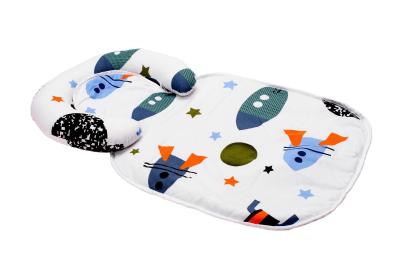 Păturică impermeabilă pentru bebeluși cu tetieră detașabilă, model rachete