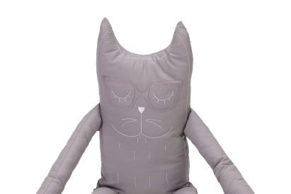 Perna decorativa in forma de pisica SomnArt, cu lavanda si bumbac, gri