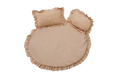 Set covoraș impermeabil din in crem cu volan și 2 perne SomnArt