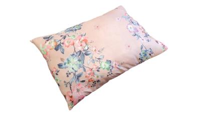 Perna matlasata SomnArt Viseo din microfibra imprimata 50x70 cm