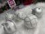 Set 30 globuri de Craciun argintii cu modele festive, 6 cm, incasabile
