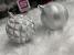 Set 30 globuri de Craciun argintii cu modele festive, 6 cm, incasabile