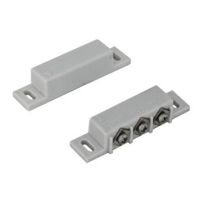 Contact magnetic aparent NO/NC alb, 3 fire, 64x19x13 mm