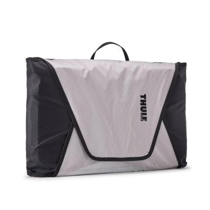 Geanta de organizare bagaj tip plic Thule, alba, pentru haine