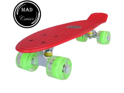 Penny board Mad Cruiser rosu cu roti LED, compact si rezistent