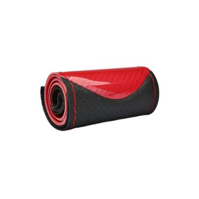 Husa volan cu ac si ata piele cu gaurele marime M culoare rosu si carbon cusatura rosie Premium Cod: LUXFST02 Automotive TrustedCars