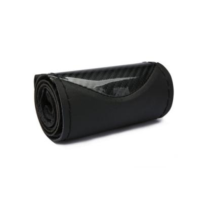 Husa volan cu ac si ata imitatie piele si carbon , marime M, culoare Negru Cod: WK-1012 Automotive TrustedCars