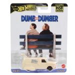HOT WHEELS POP CULTURE MASINUTA METALICA DUMB AND DUMBER MUTT CUTTS VAN SCARA 1:64 SuperHeroes ToysZone