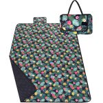 Patura pentru picnic sau plaja, cu folie izolatoare si maner, 150x200cm, negru floral Household NewTrend