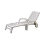 Șezlong Leziter Omaha alb cu spătar reglabil, roți și design tip ratan, 190 cm