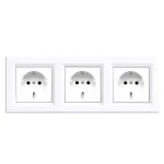 Priză triplă încastrată Leziter Nova III cu împământare 16A, alb