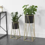 Set 2 suporturi pentru flori Lennik din metal, negru și auriu