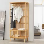 Cuier pentru haine din bambus cu rafturi și bară Vemb