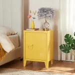 Noptieră metalică galbenă Inari cu ușă și mâner stânga, 57 x 40 x 30 cm