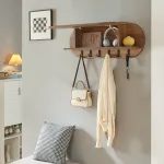 Cuier de perete Vilkön cu poliță și compartimente, aspect nuc