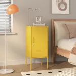 Noptieră metalică galbenă cu ușă încuiabilă, 82x35x35 cm