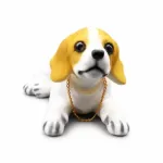 Caine decorativ Beagle care da din cap pentru masina, birou sau casa