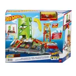 Set de joacă Hot Wheels City Benzinărie cu lift, lansator și mașină inclusă