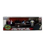 Set Batmobil metalic Batman Classic TV 1:24 cu 4 figurine